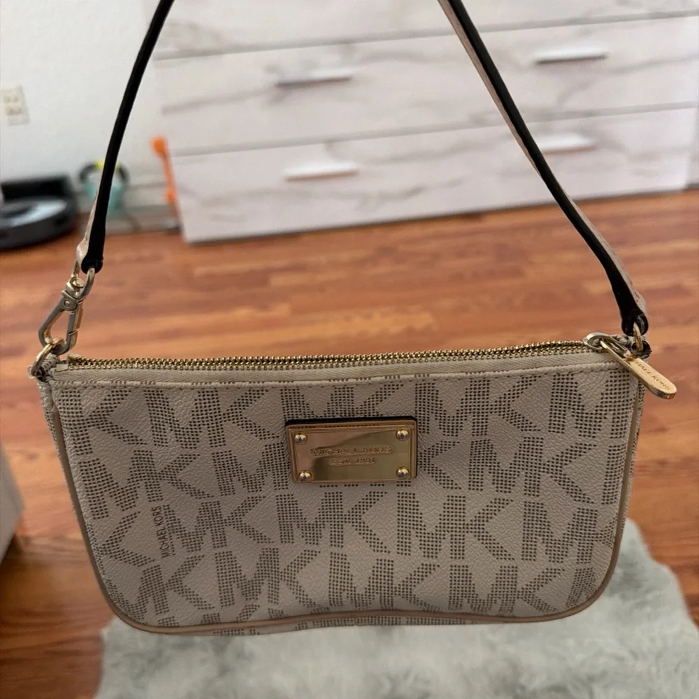Michael Kors Tan Monogram Shoulder Bag - Picture 1 of 9
